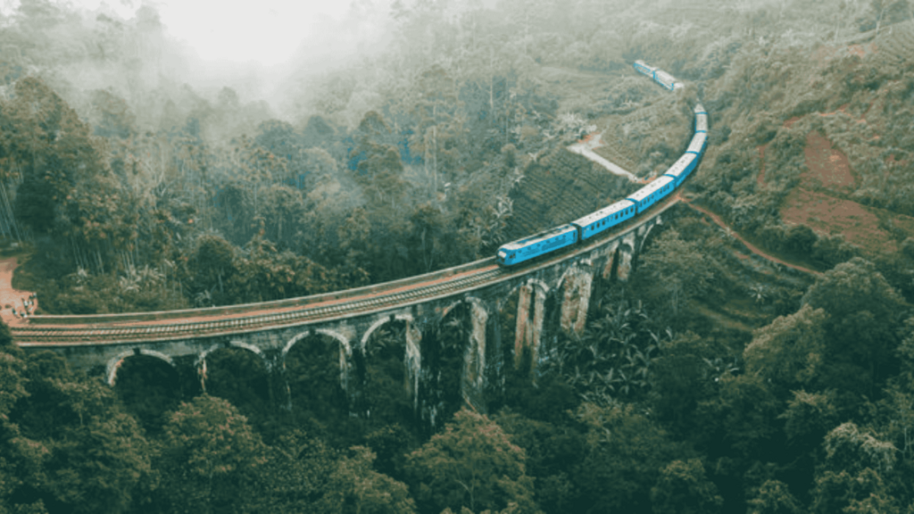Nine Arch Bridge & Ella Odyssey Train Sri Lanka